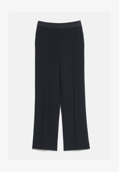 Pantalon noir à jambes larges avec une taille haute, confectionné avec des coutures avant pour un look propre et formel.