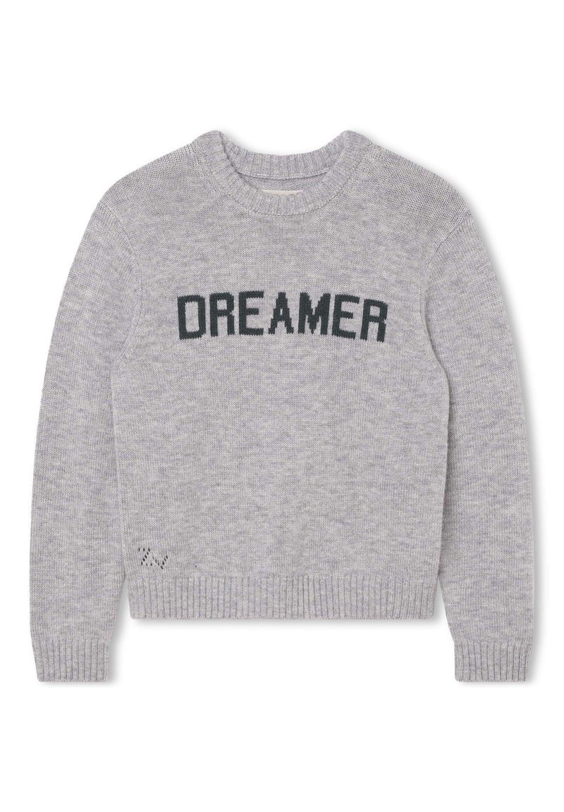 Szary sweter z dzianiny z prążkowanymi mankietami i dołem, z napisem "DREAMER" w ciemnozielonym kolorze na piersi. Miękka tekstura, okrągły dekolt.