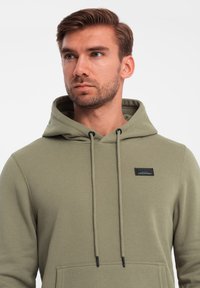 Ombre Mikina s kapucí - olive