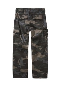 Pantalon cargo camouflage avec plusieurs poches à rabat, passants pour ceinture et coupe droite décontractée, vu de dos sur fond blanc.