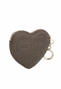 Portamonete a forma di cuore in pelle marrone con motivo a rilievo e cerniera dorata. Presenta un anello in metallo dorato per l'attacco.