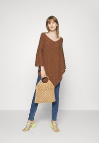 Cream CRIA PONCHO - Capa - brown