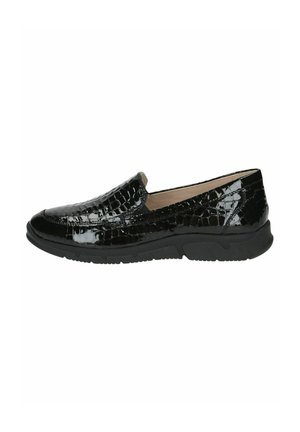 Zwarte gepatineerde loafers met een krokodillenstructuur, voorzien van een ronde neus en een zwarte rubberen zool voor grip en comfort.