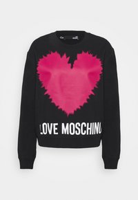 Schwarzer Kapuzenpullover mit einem großen pinken Herz-Graphic. Der untere Text lautet "LOVE MOSCHINO" in fetten weißen Buchstaben. Lange Ärmel, Rundhalsausschnitt.