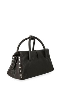 Borsa a tracolla in pelle nera con una forma strutturata, dotata di due manici arrotondati e borchie d'argento lungo un lato per un tocco di dettaglio in più.