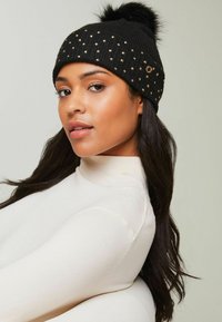 Lipsy COSY STUDDED POM - Beanie - black