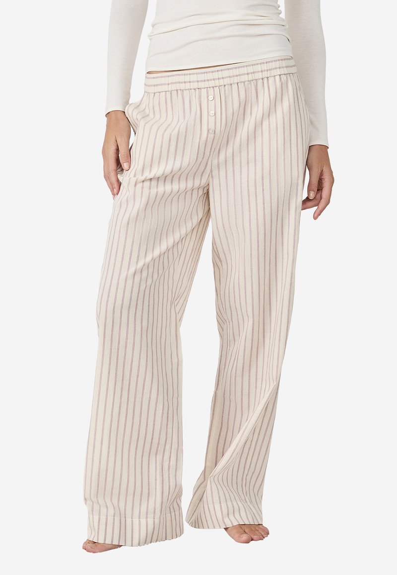 Lichte, wijde pyjamabroek in crèmekleur met dunne lila strepen. Bevat een elastische tailleband en knoopdetails aan de voorkant.