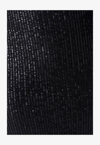 Selezionato, black