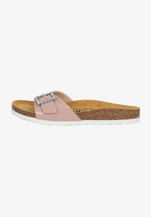 Sandalia deslizante de patente rosa con una hebilla decorativa de strass, plantilla de corcho y suela de goma blanca. Diseño plano, punta abierta con acabado texturizado.