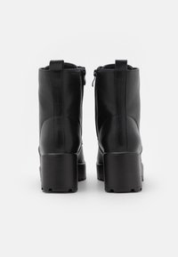 Koi Footwear GIN PLATFORM MILITARY BOOTS - Šņorējami puszābaki - black