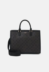 Schwarz- und braun kariertes Handbag mit zwei oberen Griffen, abnehmbarem Schulterriemen, goldenen Logo-Akzenten und glatter Textur.