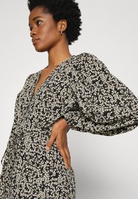 Modström ODAMD DRESS - Vestido camiseiro - black