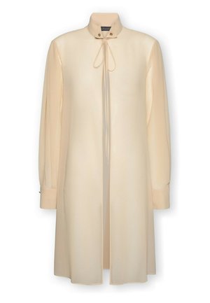 Roomwit-shirtjurk met lange mouwen, hoge kraag, knoopdetails en een sluiting met strik aan de voorkant, uitgevoerd in een losse rechte pasvorm.