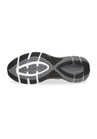 Męska podeszwa sportowego buta w czerni i szarości. Cechuje się teksturowanym wzorem gumy, wzmocnionym piętą i głębokimi rowkami dla lepszej przyczepności.