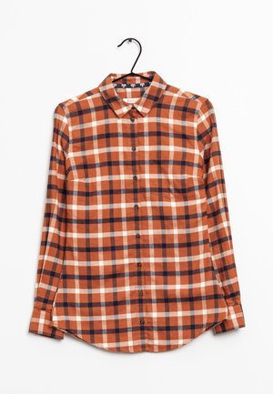 Kariertes Hemd in Orange, Braun und Weiß; lange Ärmel; Knopfleiste; besitzt eine Brusttasche; glatte Stoffstruktur; klassischer Kragen.
