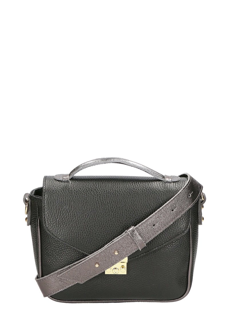 Borsa a tracolla in pelle nera con finitura testurizzata, hardware in oro metallico e tracolla argento removibile. Presenta una maniglia superiore e una chiusura a pattina.