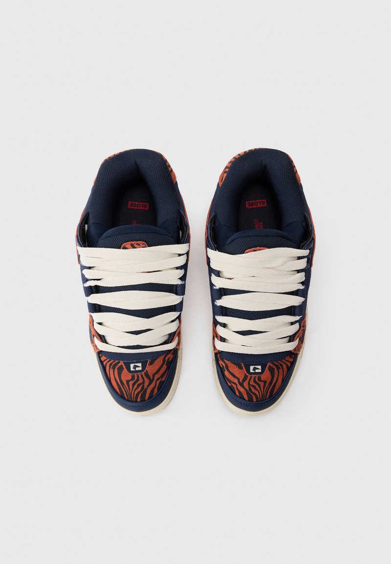 Globe SABRE Scarpe skate orange zebra/navy/arancione Zalando