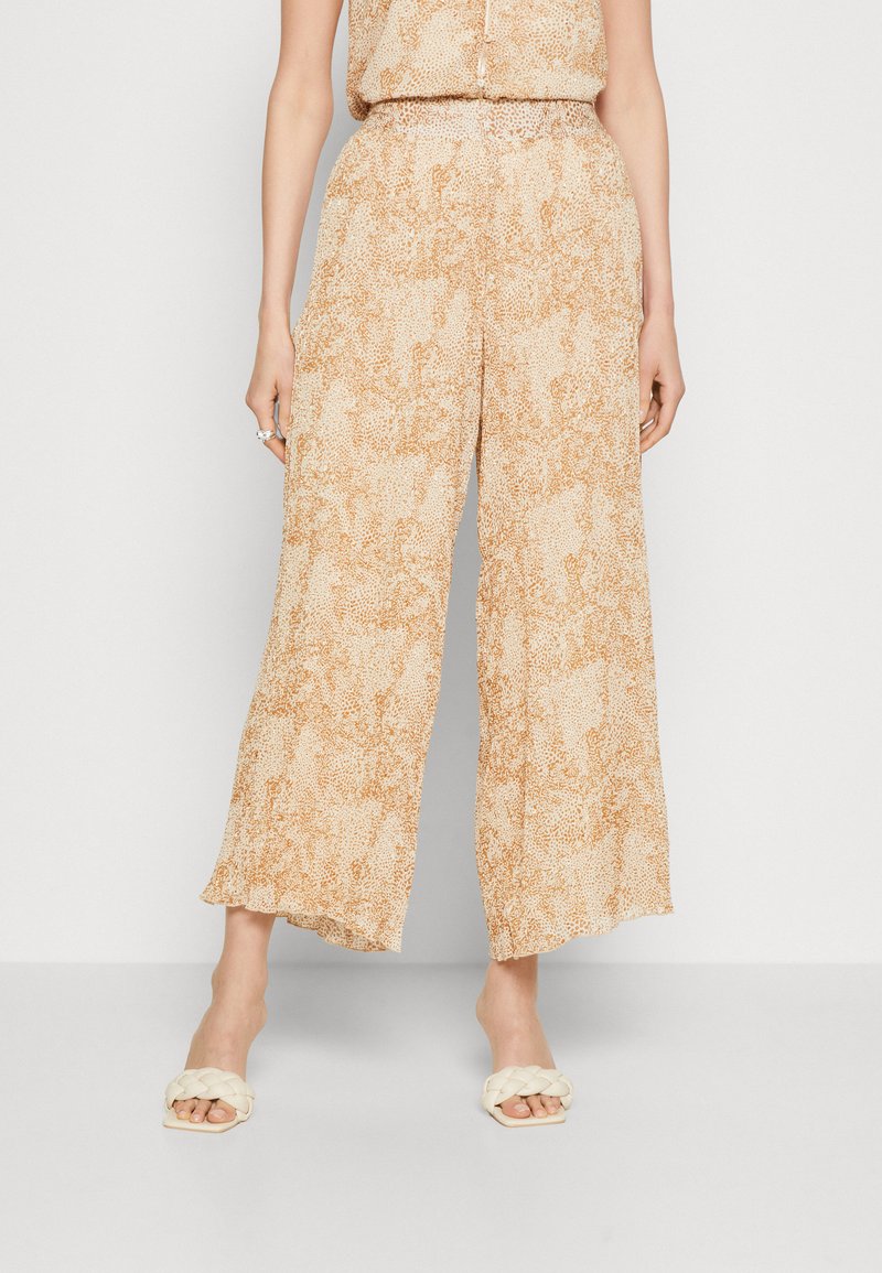 La Strada Unica CLEO 7/8 PLISSE PANT - Παντελόνι - sandshell/tobacco brown