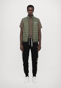 EA7 Emporio Armani PANTALONI - Treniņtērpa apakšdaļas - black