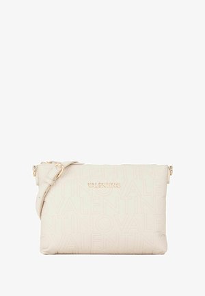 Valentino-Umhängetasche aus hellbeigem, strukturiertem Leder mit geprägtem Logo, goldfarbenen Beschlägen und verstellbarem Riemen.