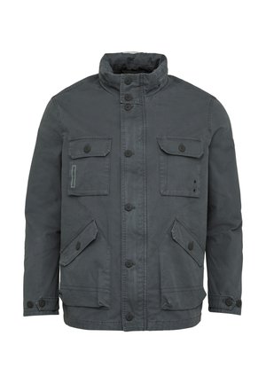 Dunkelgraue Jacke aus einem Baumwollmischgewebe. Sie verfügt über einen hohen Kragen, eine Knopfleiste, vier Fronttaschen und ein lockeres Design.