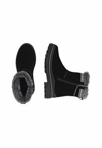 Botas de tobillo negras de ante con un cuello de peluche sintético, suela de goma texturizada, cremallera lateral y detalle de costura decorativa.