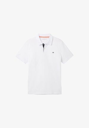 T-shirt polo blanc avec un col noir rehaussé d'orange, à manches courtes et avec un petit logo sur la poitrine. Fabriqué en un mélange de coton respirant.