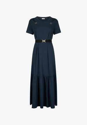 Abito maxi blu navy con maniche corte, vita con cintura e gonna arricciata. Presenta cuciture decorative sulle spalle e tessuto morbido.