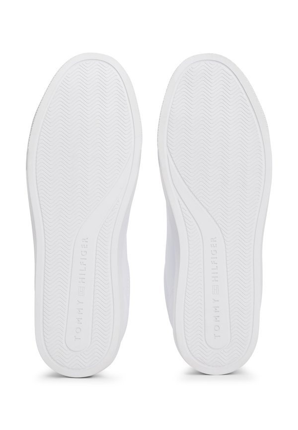 ESSENTIAL CUPSOLE - Trainers4