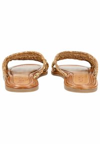 Ploché sandály s tkanými hnědými popruhy, hladkým koženým stélkou v barvě hnědé a minimalistickým designem se konturovanou podrážkou.