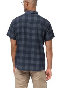 Kortärmad rutig skjorta, marinblå och grå färger, lättviktig tyg, knapp-down krage, rak nederkant, ryggställ med detaljer, avslappnad passform.