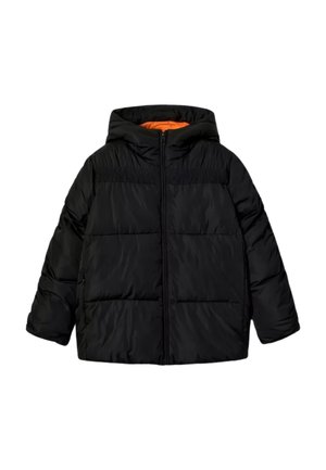 Giacca a vento nera imbottita con cappuccio, cerniera frontale e fodera interna arancione, progettata per il freddo.