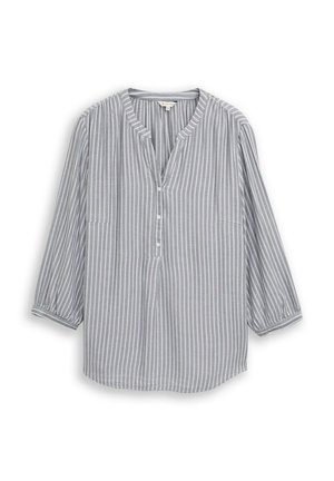 Jasnoszara bluzka w pionowe białe paski, z rękawami sięgającymi do połowy przedramienia, okrągłym dekoltem oraz częściowym przodem na trzy guziki.