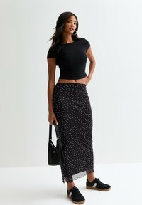 New Look SPOT MIDI  - Falda larga - black pattern