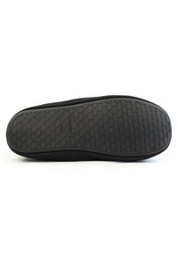 Suela de zapatilla negra con superficie de goma texturizada y con patrón, y bordes lisos. Presenta el logotipo "nubab" cerca del área del talón.