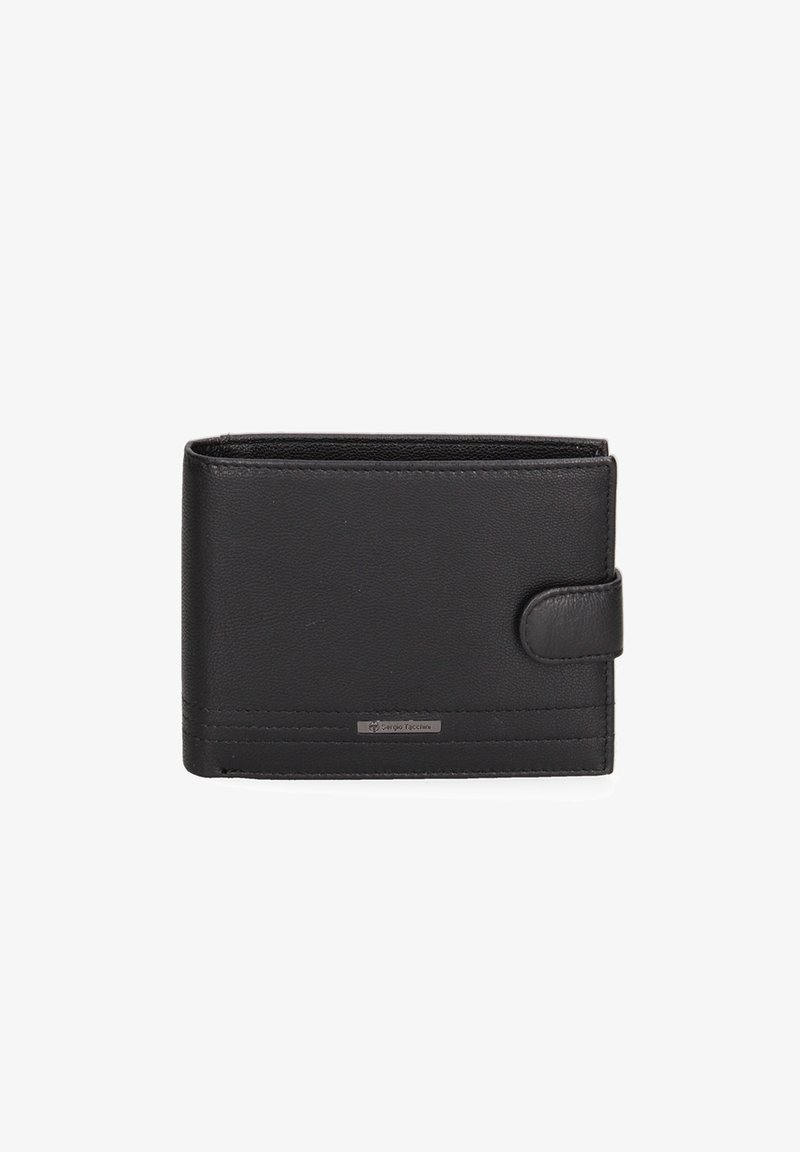 Zwarte leren portemonnee met een gladde textuur, rechthoekige vorm en een sluiting aan de voorkant. Beschikt over een logo en horizontale stiksels.