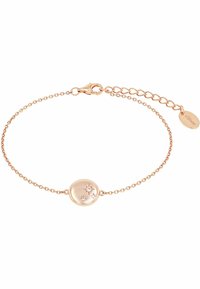 Pulsera de oro rosa con una cadena delicada, que presenta un charm circular adornado con tres estrellas y un pequeño acento de diamante. Cierre de langosta.