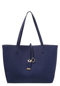 Marineblauwe tote bag van faux leather, met twee lange banden, een gouden hardwareaccent en een gestructureerde afwerking.