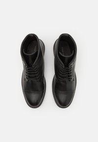 Pier One Snørestøvletter - black