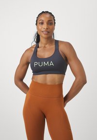 Puma 4KEEPS EVERSCULPT  - Športni modrček s srednjo podporo - flat dark gray/fizzy apple