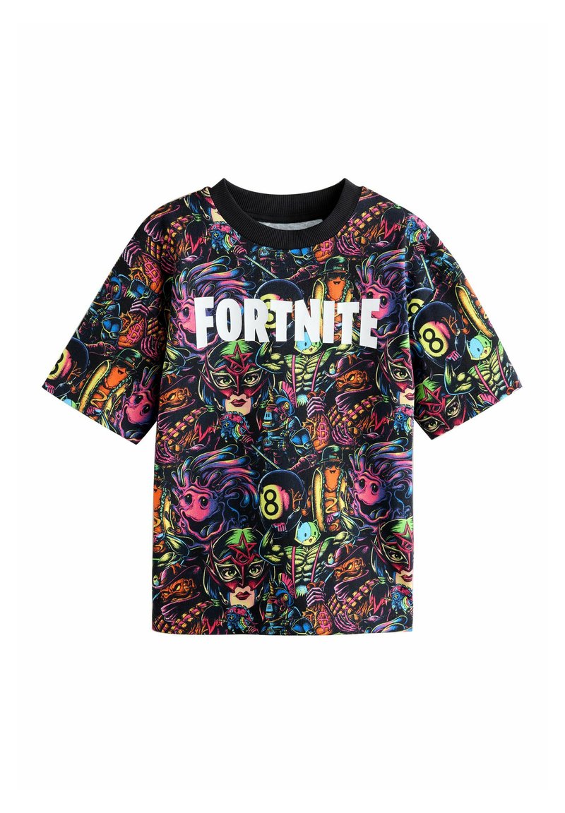 Fekete, rövid ujjú póló, színes, részletes grafikával, amely a Fortnite-ból származó karaktereket és mintákat ábrázol. A középen fehér "FORTNITE" felirat található.
