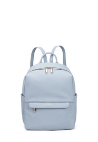 Zaino in pelle azzurro chiaro con forma arrotondata, chiusura con doppia zip, tasca frontale e due spallacci regolabili.