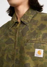 Carhartt WIP DUCK DETROIT  - Veste légère - green/office green garment dyed