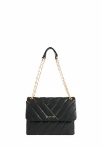 Borsa a tracolla nera trapuntata con una catenina dorata. Presenta una chiusura a pattina e una finitura in pelle liscia. Il marchio è visibile sul fronte.