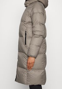 Calvin Klein Jeans Vinterfrakke - taupe