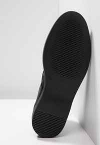 Hudson London Šněrovací kotníkové boty - black