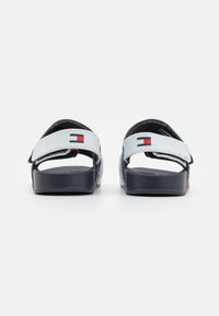Tommy Hilfiger JOEL - Sandalen - white/blue/red