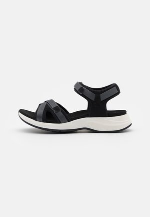 Sandale noire et grise à bout ouvert avec des brides ajustables et une semelle blanche épaisse, conçue pour un usage décontracté et confortable.