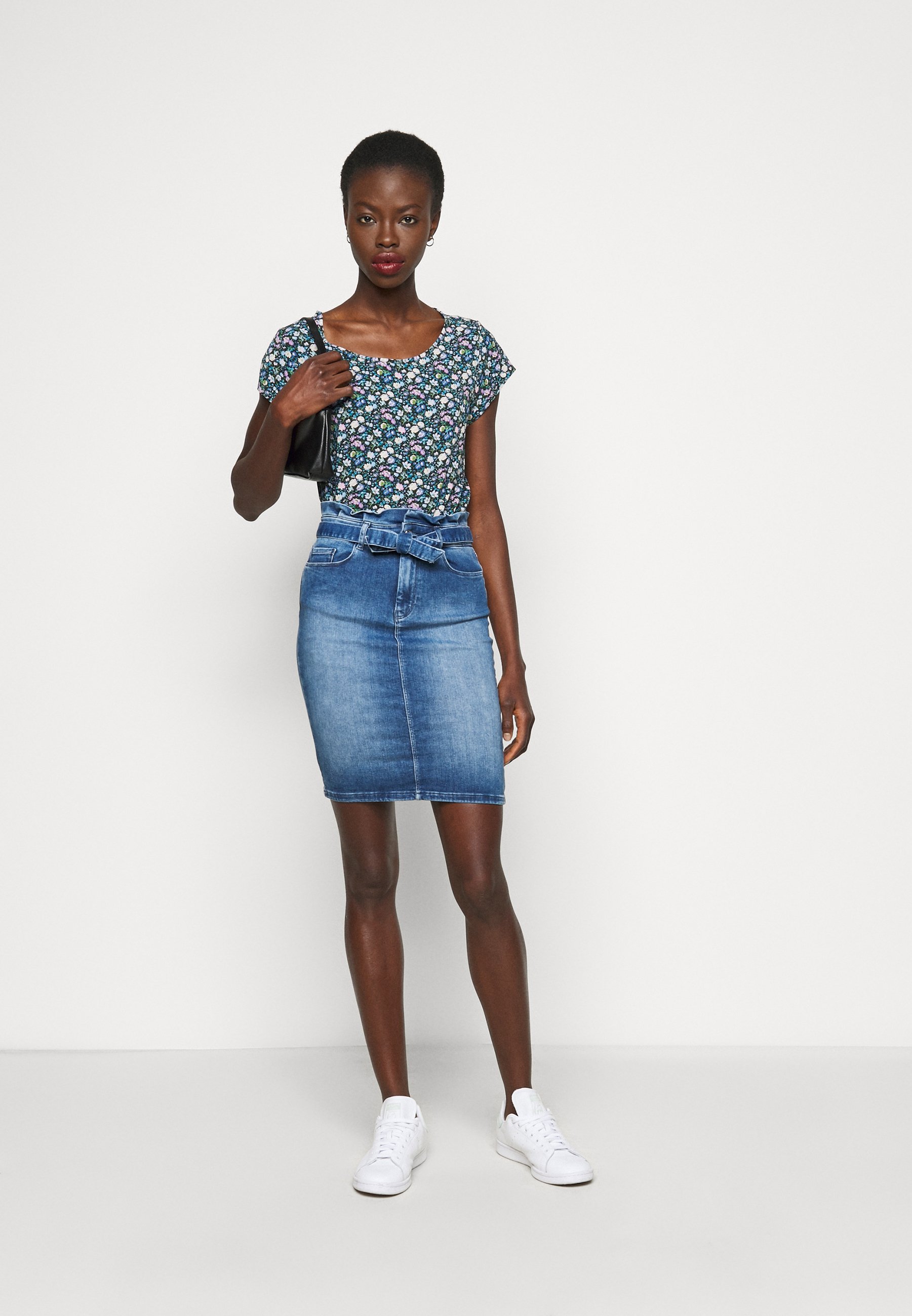 Donna ONLVIC - T-shirt con stampa Donna ONLVIC - T-shirt con stampa