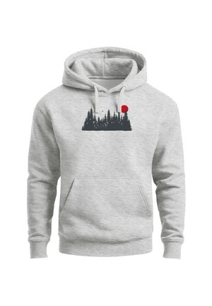 Grauer Hoodie mit einer Fronttasche, zeigt eine dunkle Waldsilhouette und darüber eine rote kreisförmige Grafik. Verstellbare Kordeln an der Kapuze.